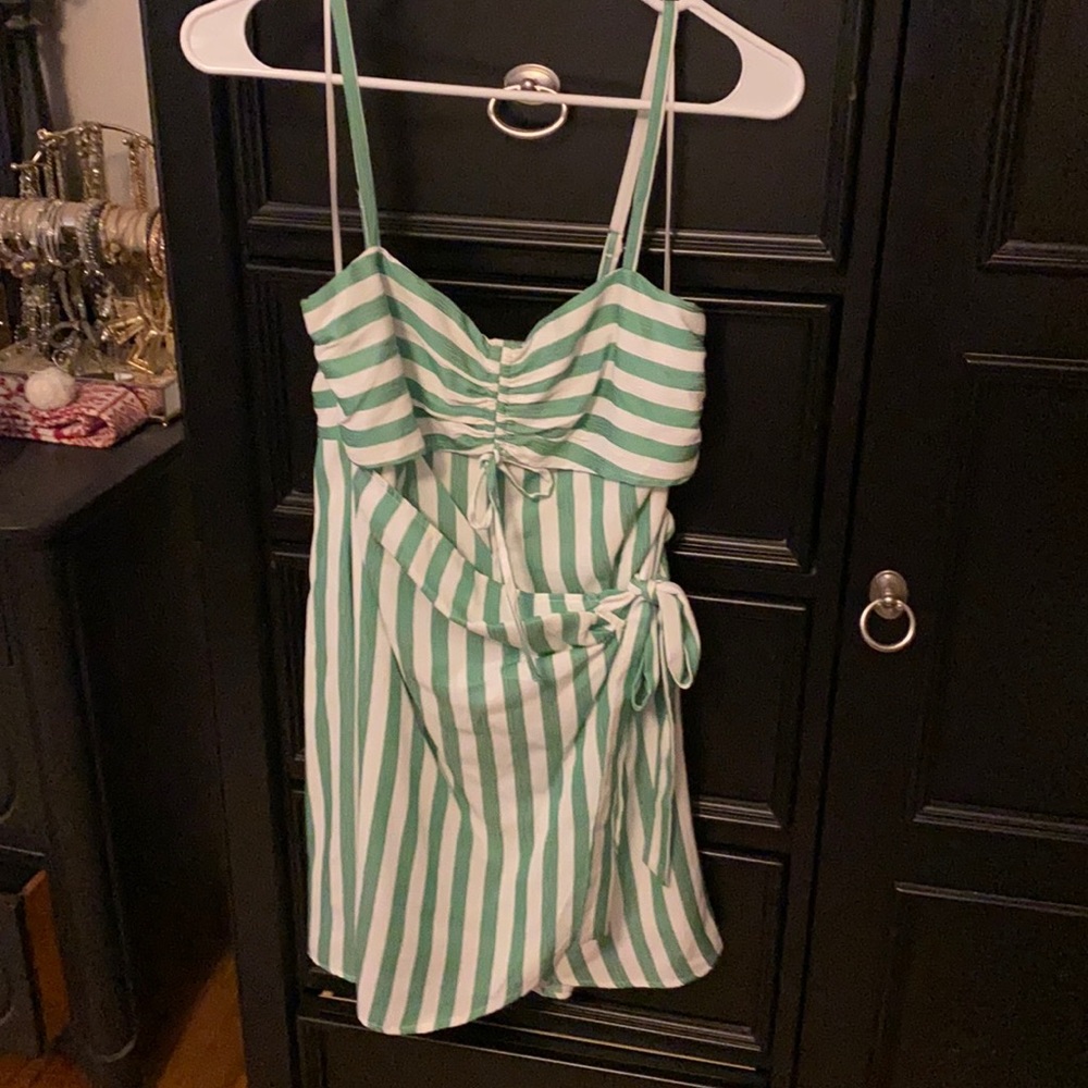 Mini white and green wrap dress - Picture 7 of 10
